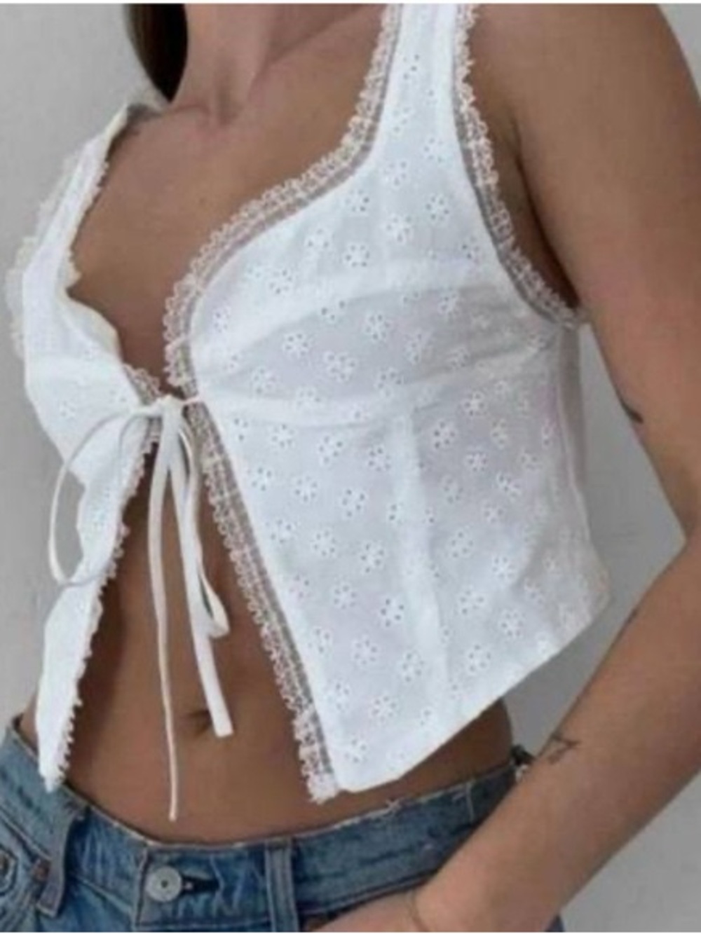 Rumored Vineyard Haven White Eyelet Lace-Trim Tie-Front Crop Top Medium